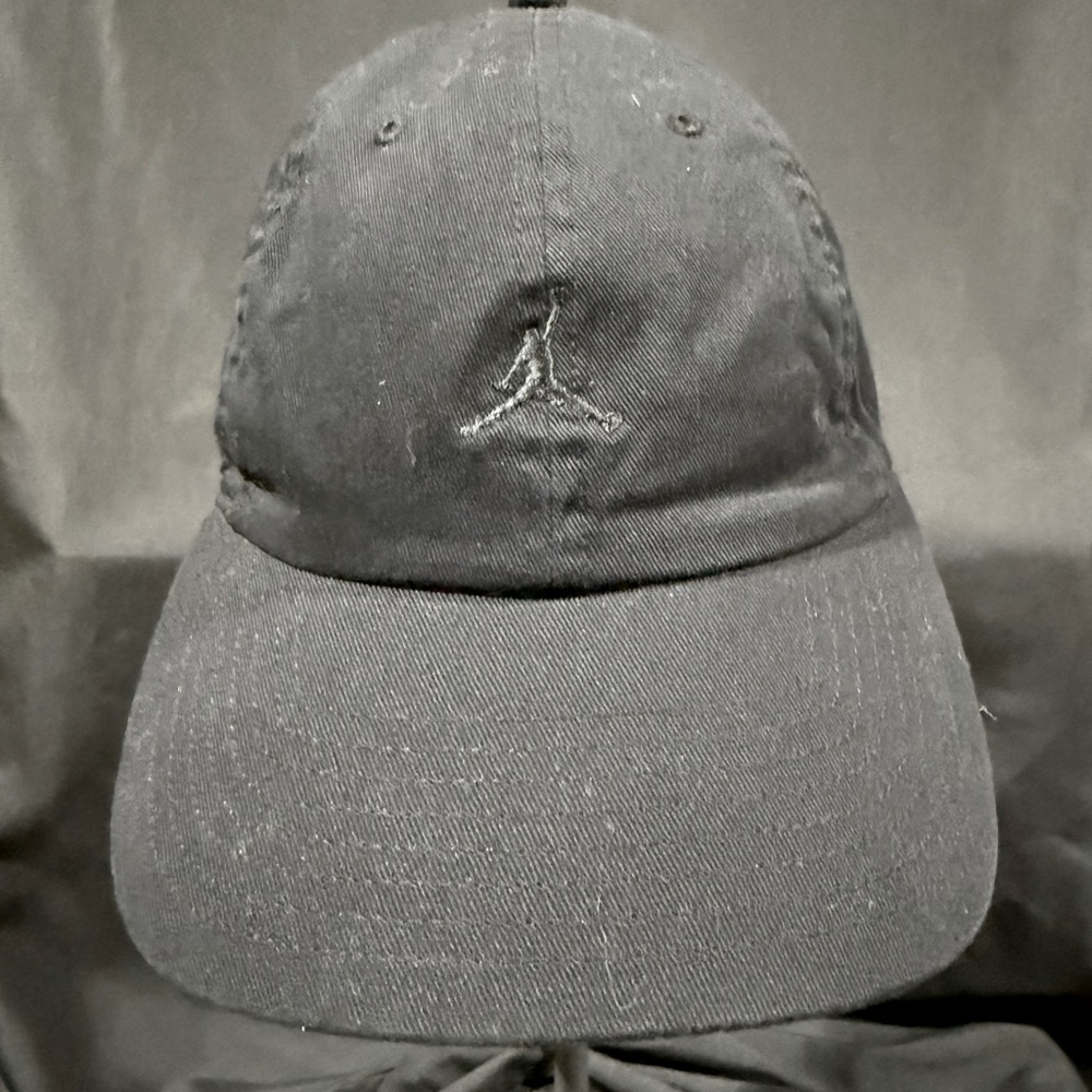 NIKE: Jordan Classic “jump man” Black Men's Hat with adjustable strap